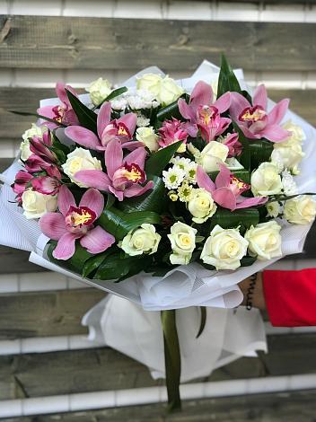 Букет цветов из: Розы и Хризантемы в Крюково