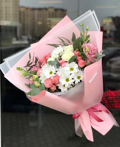 Букет цветов из: Розы, Лизиантусы и Хризантемы в Крюково
